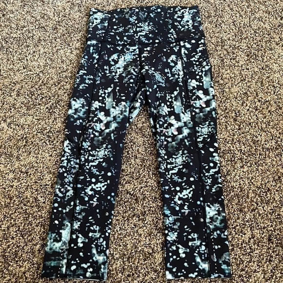 Lululemon Fast & Free Crop II *Nulux 19"
Pixel Haze Multi Black 4
Lulu - Picture 8 of 10